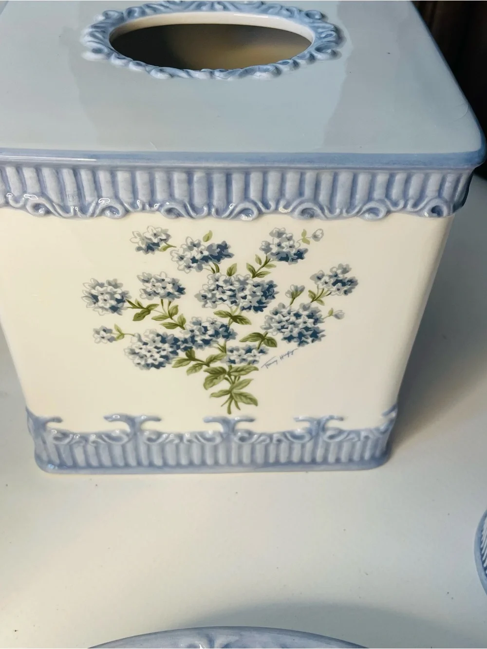Tommy Hilfiger 5 Piece Vintage Ceramic Set Blue Forget Me Not Victorian Floral